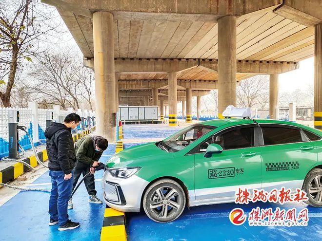 株洲最大新能源车集中式充电站投用